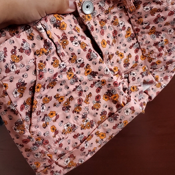 GIRLS SIZE 4 SHORTS - Picture 2 of 3